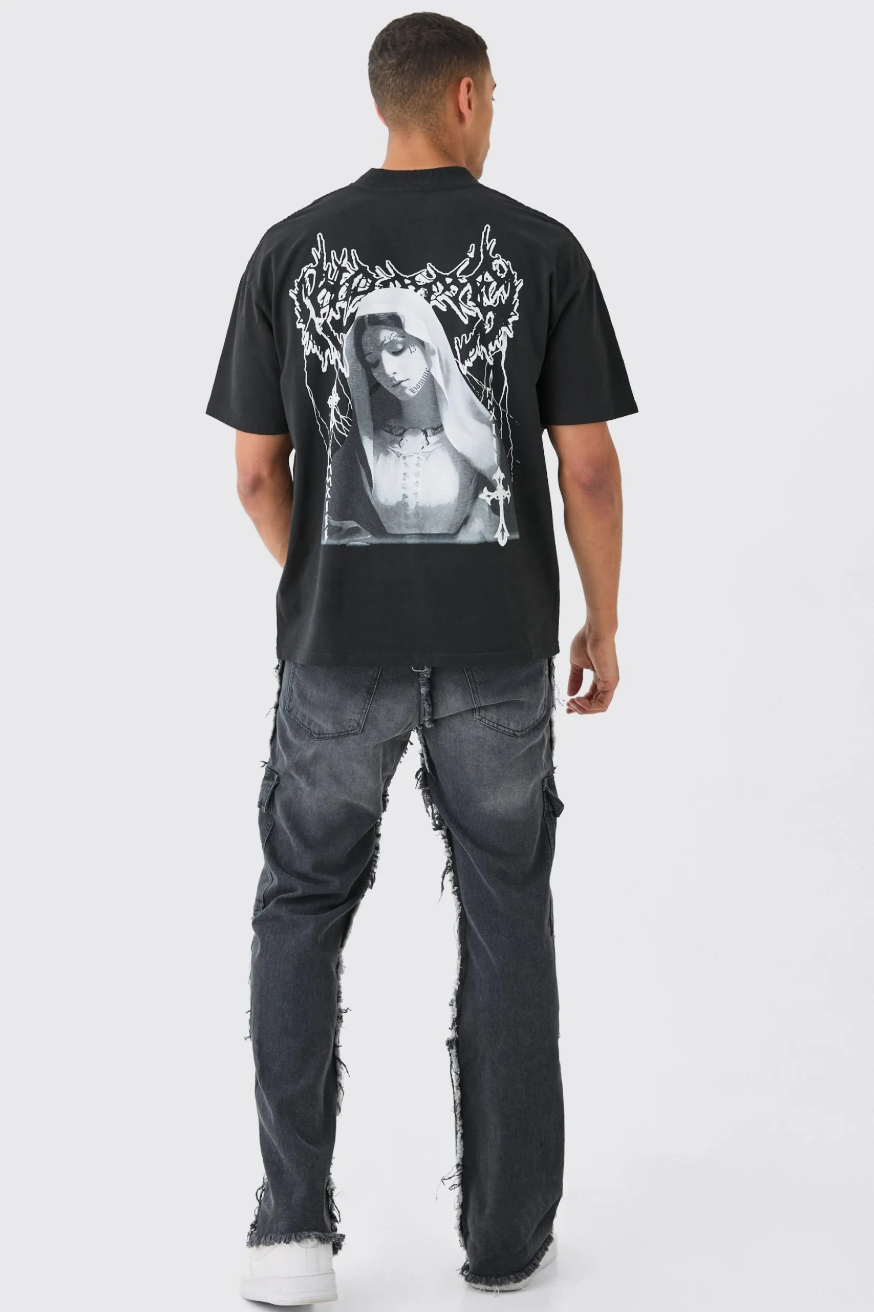 Relaxed Rigid Flare Frayed Edge Cargo Jeans | BoohooMAN UK