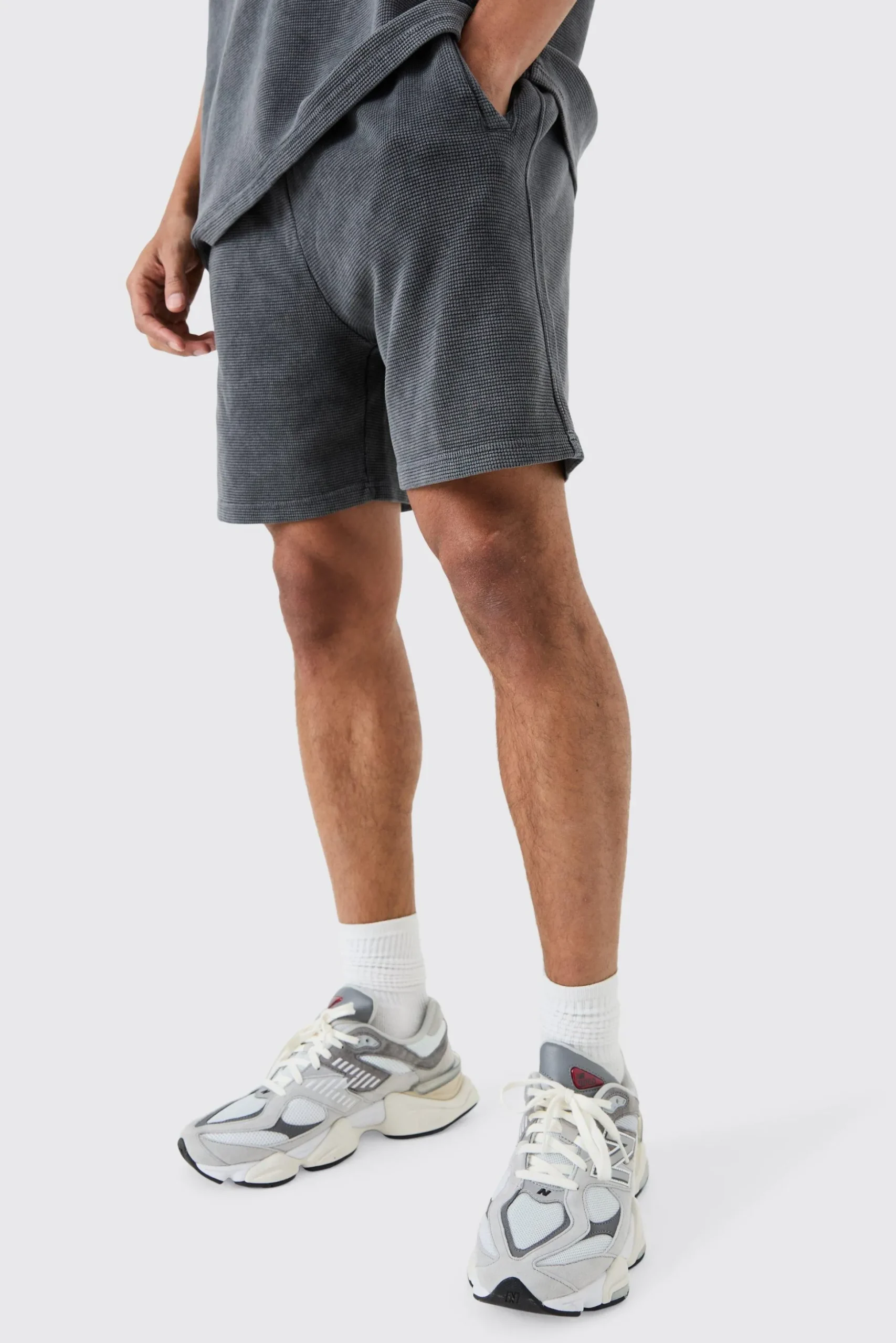 Relaxed Washed Heavyweight Waffle Shorts | BoohooMAN UK
