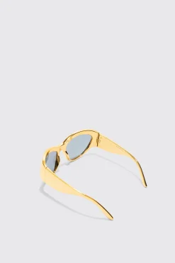 Shield Lens Metallic Frame Sunglasses | BoohooMAN UK