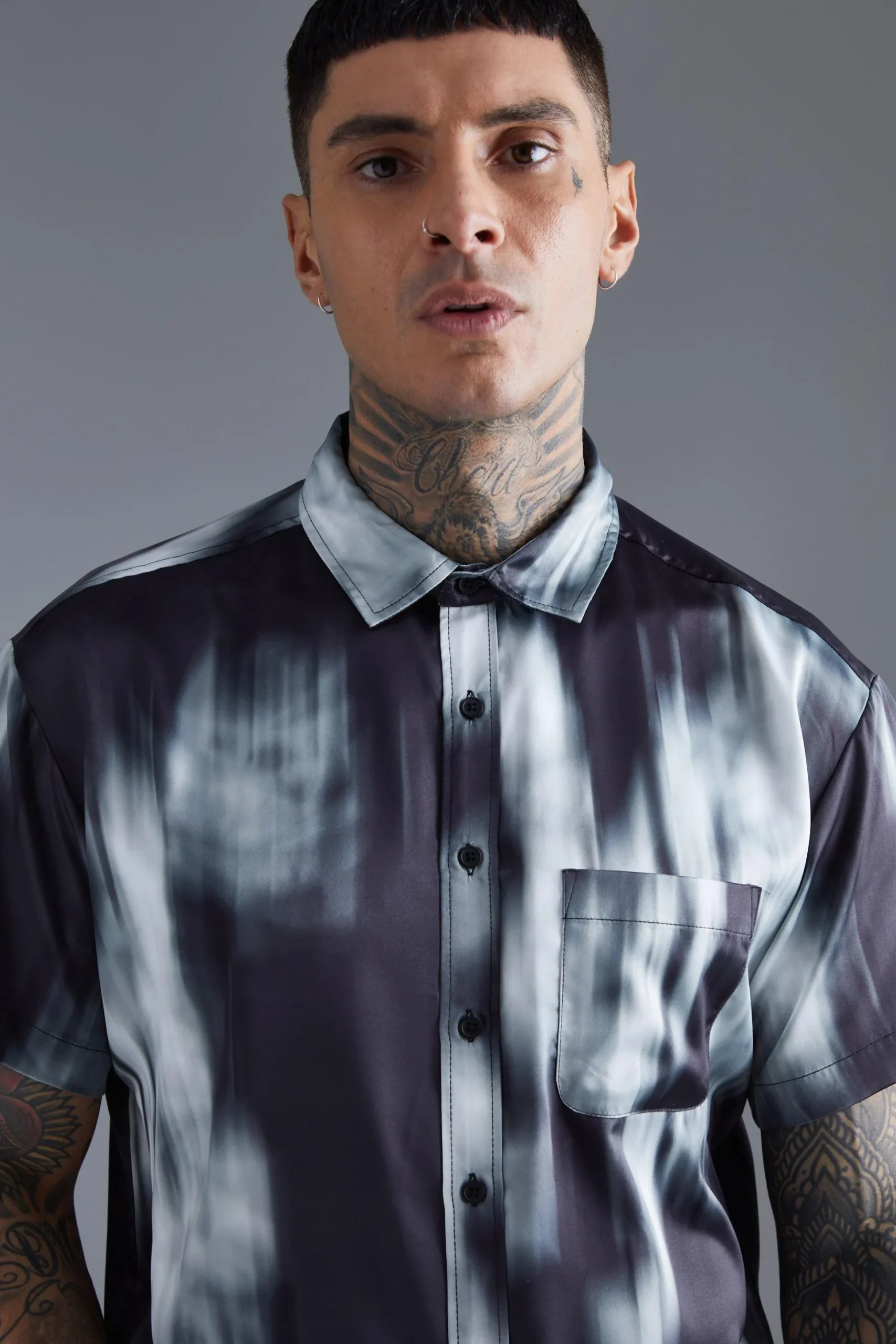 Short Sleeve Boxy Satin Tie Dye Shirt | BoohooMAN UK