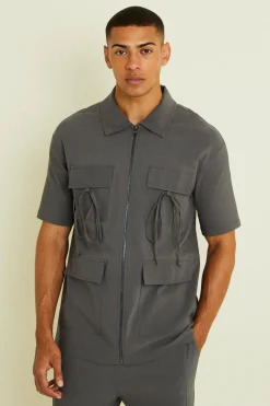 Short Sleeve Cargo Pocket Boxy Shirt | BoohooMAN UK