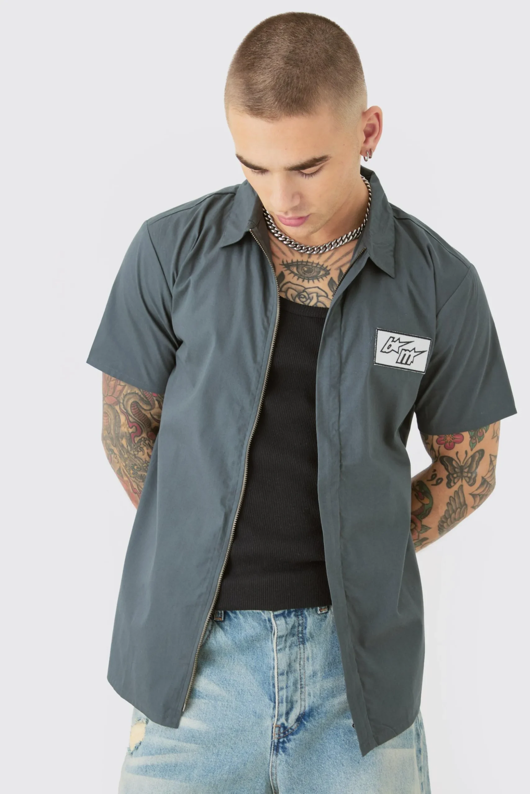 Short Sleeve Concealed Placket Moto Poplin Shirt | BoohooMAN UK