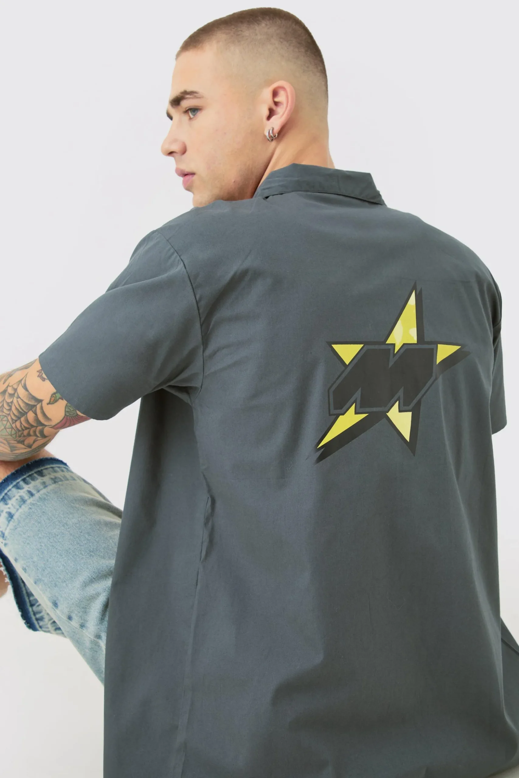 Short Sleeve Concealed Placket Moto Poplin Shirt | BoohooMAN UK