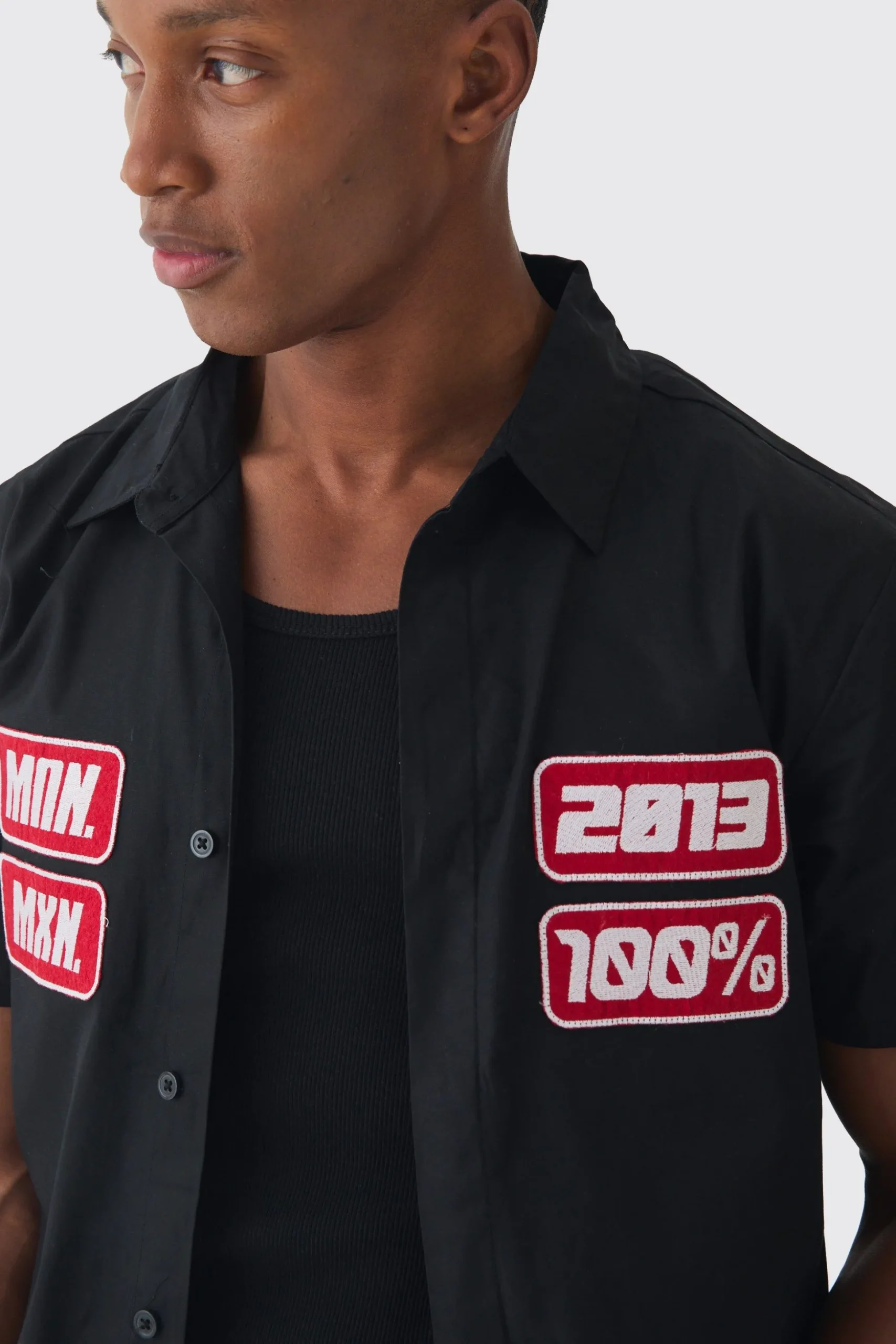 Short Sleeve Concealed Placket Moto Poplin Shirt | BoohooMAN UK