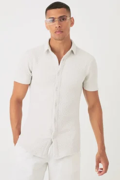 Short Sleeve Geo Muscle Fit Shirt | BoohooMAN UK