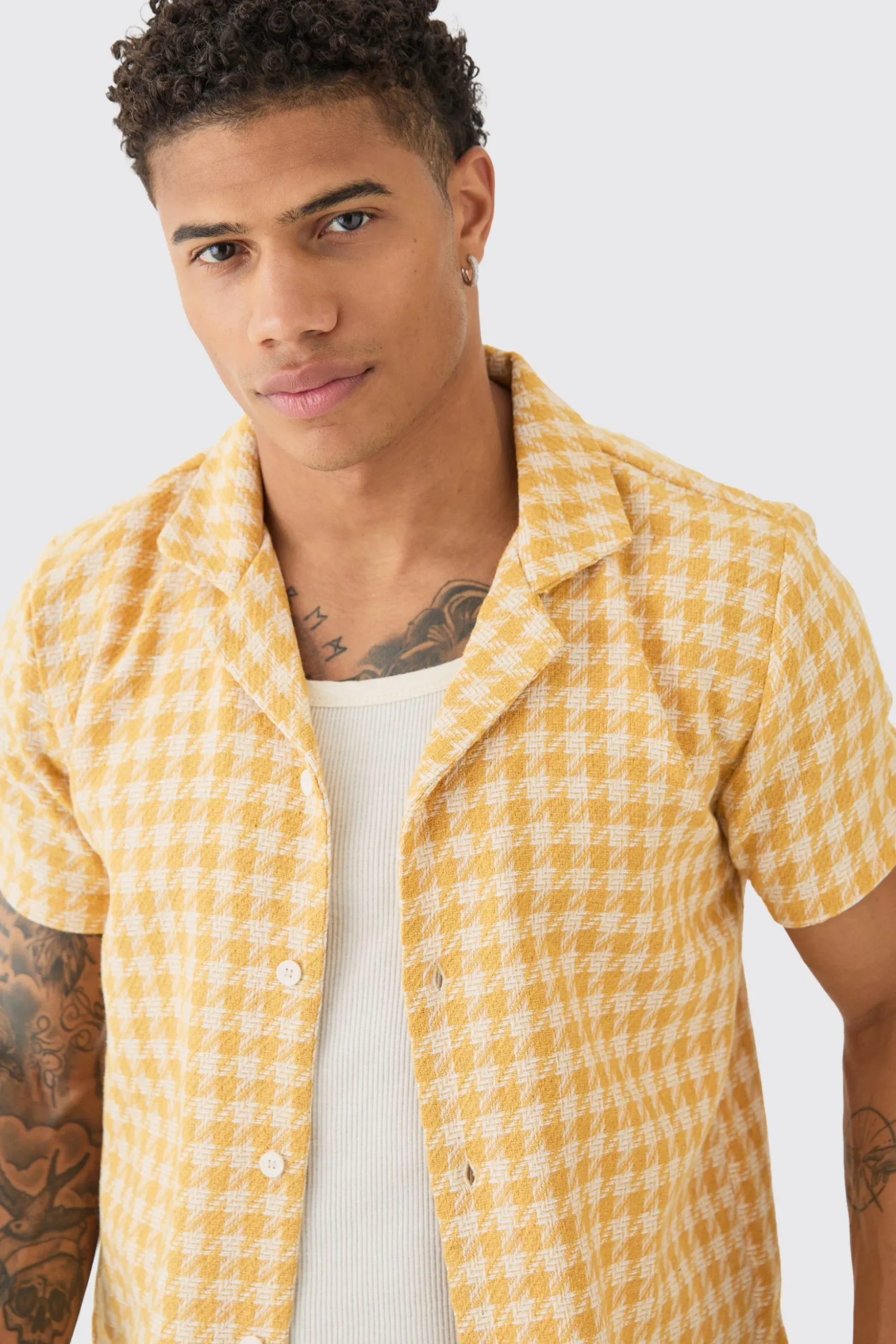 Short Sleeve Linen Look Houndstooth Shirt | BoohooMAN UK