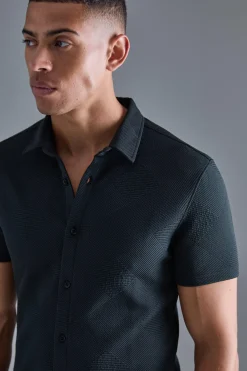 Short Sleeve Muscle Geo Shirt | BoohooMAN UK
