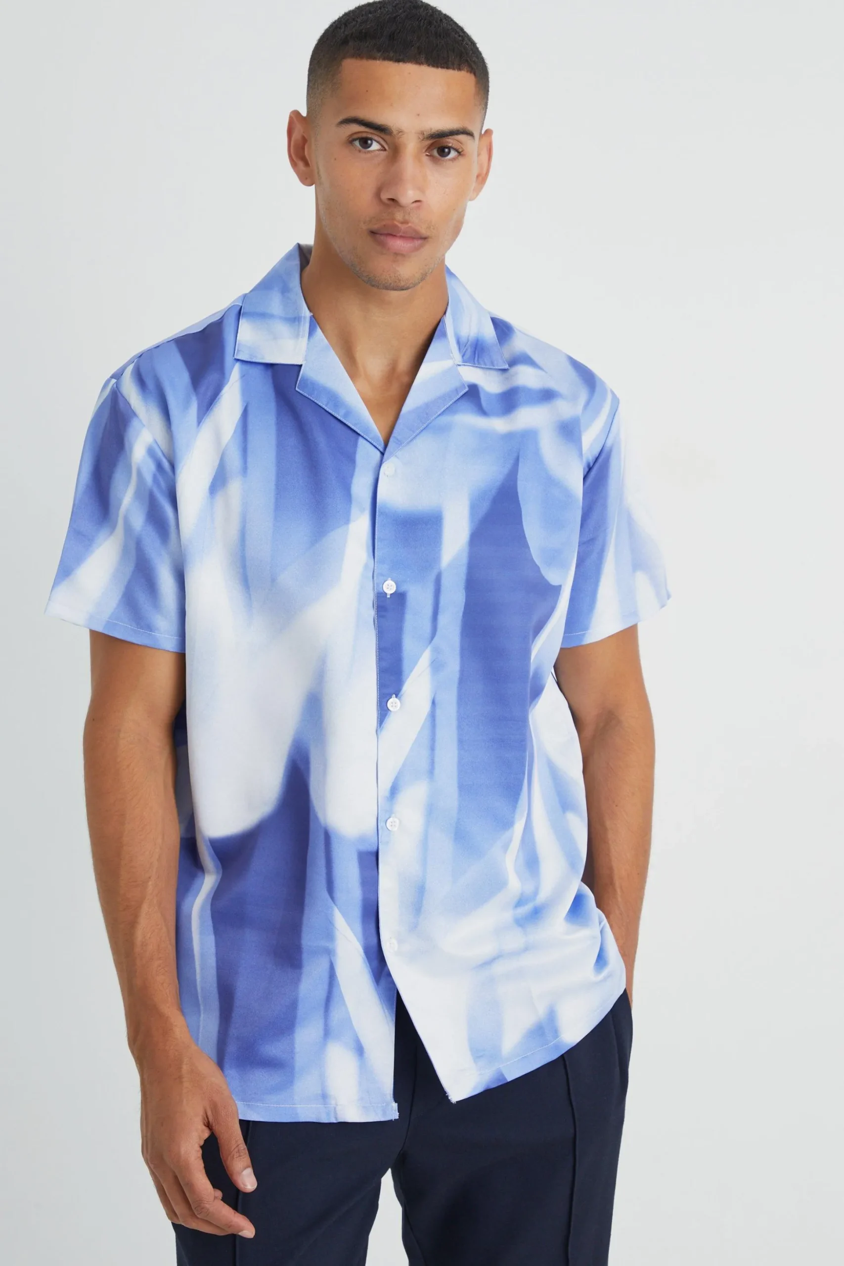 Short Sleeve Oversized Satin Abstract Shirt | BoohooMAN UK