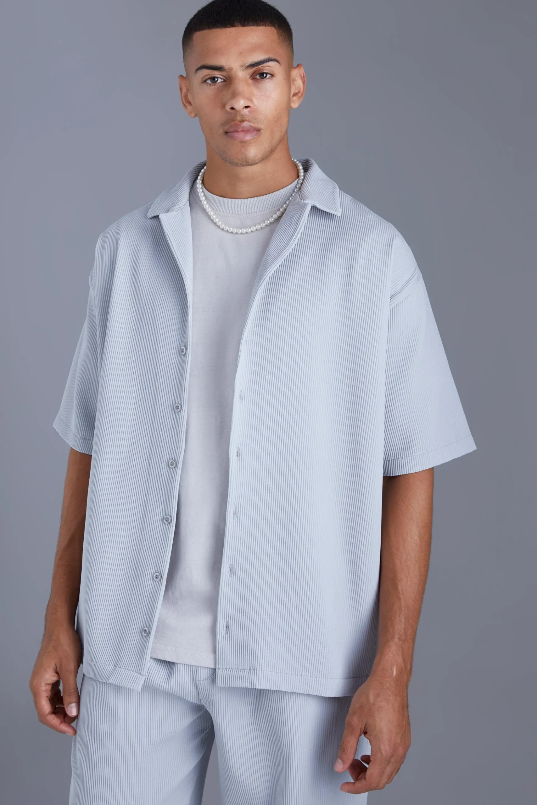 Short Sleeve Pleated Oversized Shirt | BoohooMAN UK