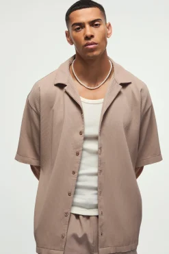 Short Sleeve Revere Oversized Pleated Shirt | BoohooMAN UK