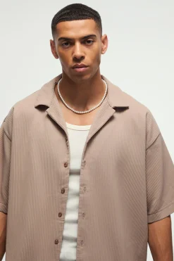 Short Sleeve Revere Oversized Pleated Shirt | BoohooMAN UK