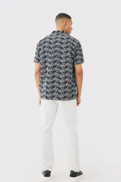 Short Sleeve Revere Oversized Embroidered Geo Shirt | BoohooMAN UK