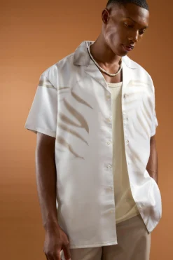 Short Sleeve Satin Oversized Leaf Shirt | BoohooMAN UK