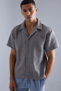 Short Sleeve Zig Zag Contrast Boxy Shirt | BoohooMAN UK