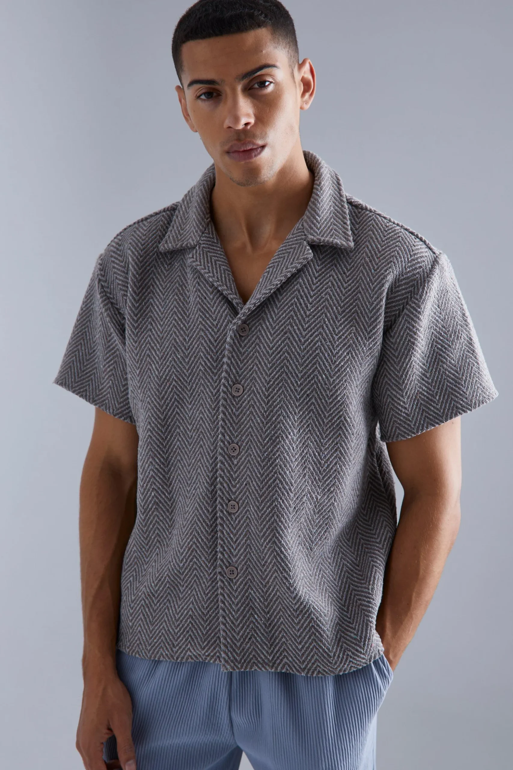 Short Sleeve Zig Zag Contrast Boxy Shirt | BoohooMAN UK