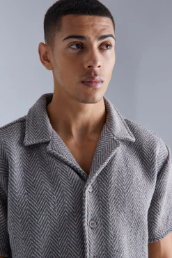 Short Sleeve Zig Zag Contrast Boxy Shirt | BoohooMAN UK