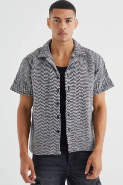 Short Sleeve Zig Zag Contrast Boxy Shirt | BoohooMAN UK