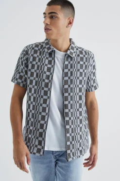 Short Sleeve Zip Through Space Dye Check Overshirt | BoohooMAN UK