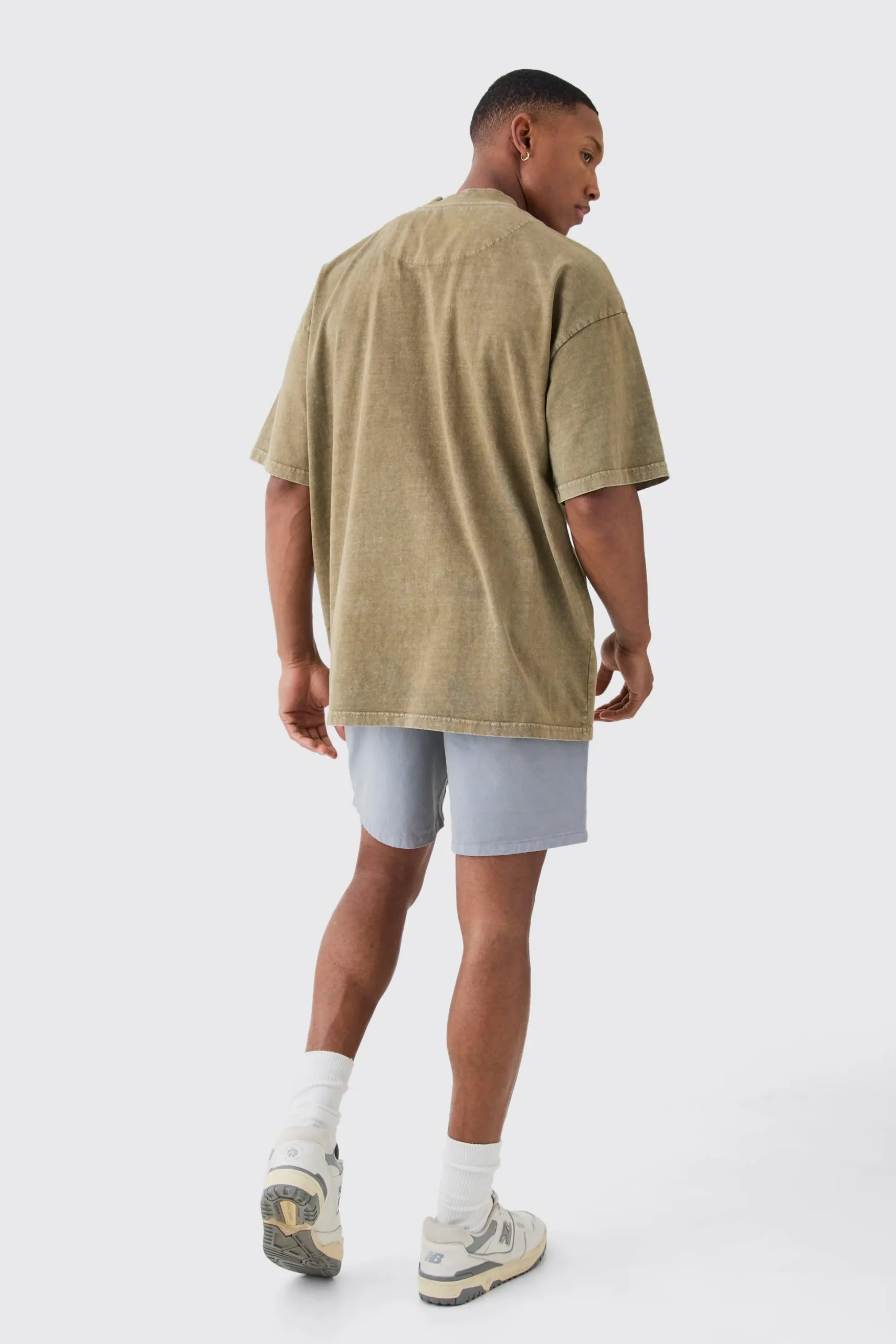 Shorter Length Relaxed Fit Elasticated Waist Chino Shorts In Grey | BoohooMAN UK