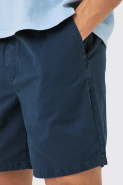 Shorter Length Relaxed Fit Elasticated Waist Chino Shorts In Navy | BoohooMAN UK