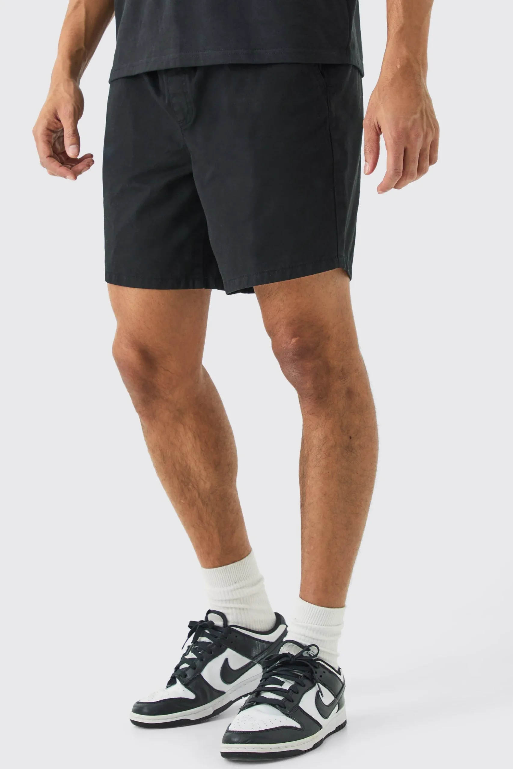 Shorter Length Relaxed Fit Elasticated Waist Chino Shorts In Black | BoohooMAN UK