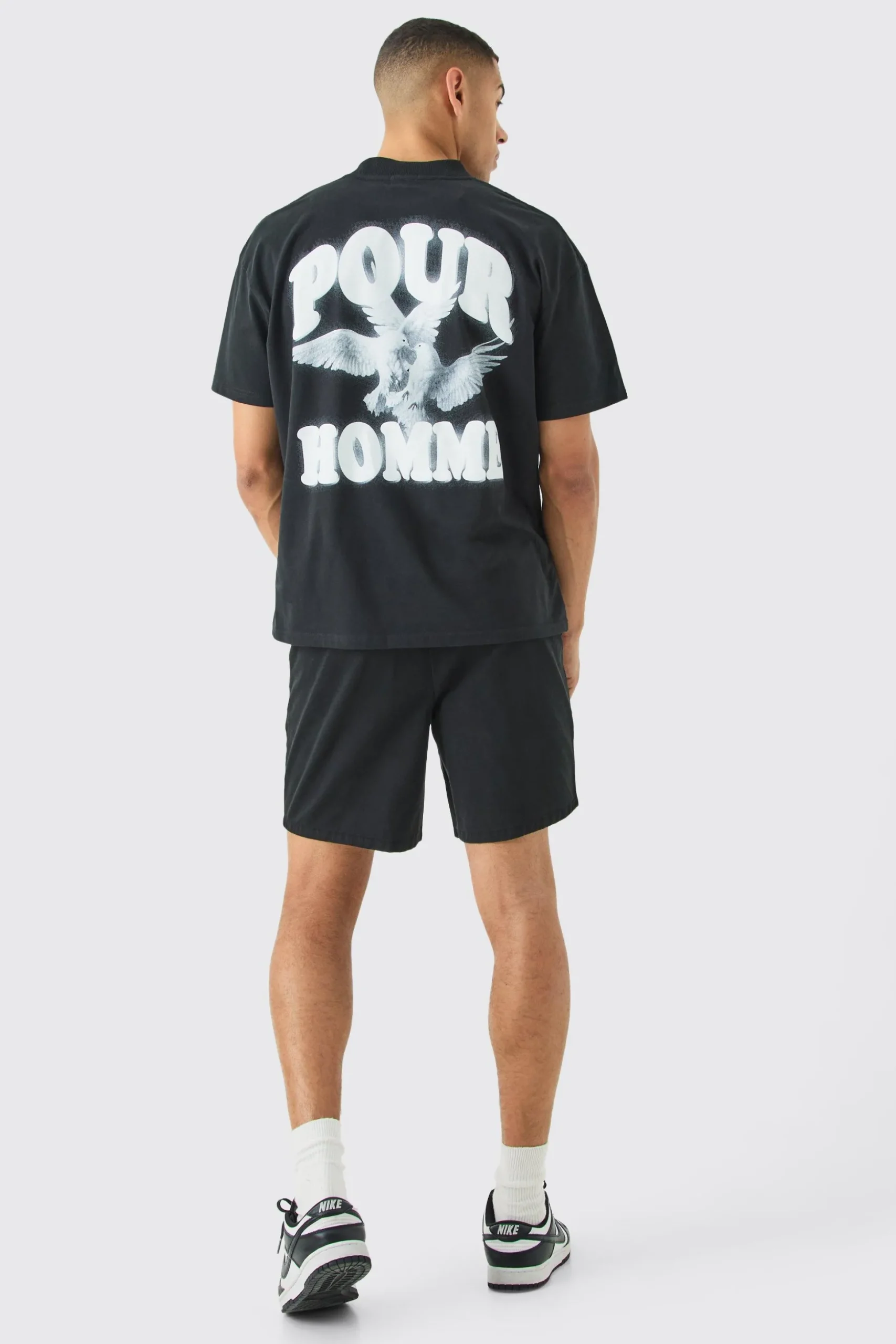 Shorter Length Relaxed Fit Elasticated Waist Chino Shorts In Black | BoohooMAN UK