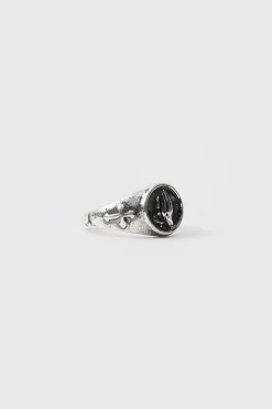 Signet Ring In Silver | BoohooMAN UK
