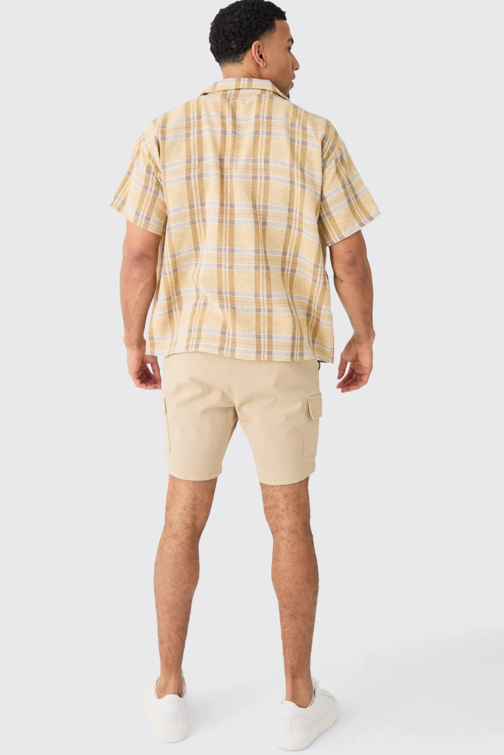 Skinny Fit Elasticated Waist Cargo Shorts In Stone | BoohooMAN UK