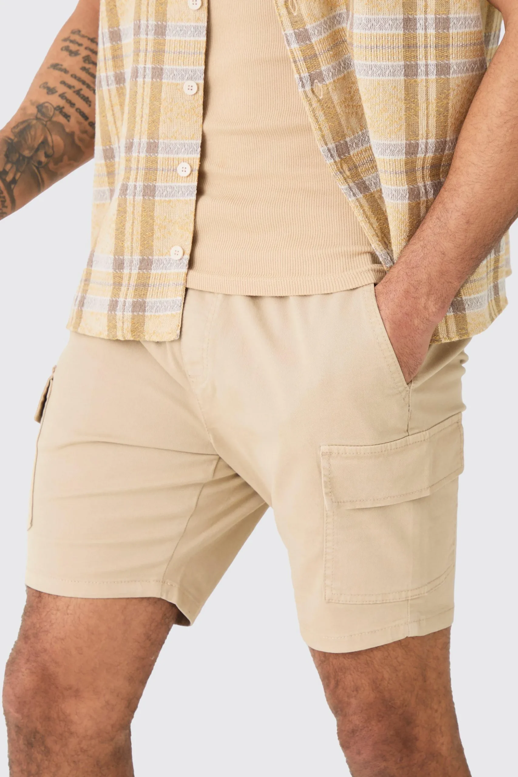 Skinny Fit Elasticated Waist Cargo Shorts In Stone | BoohooMAN UK