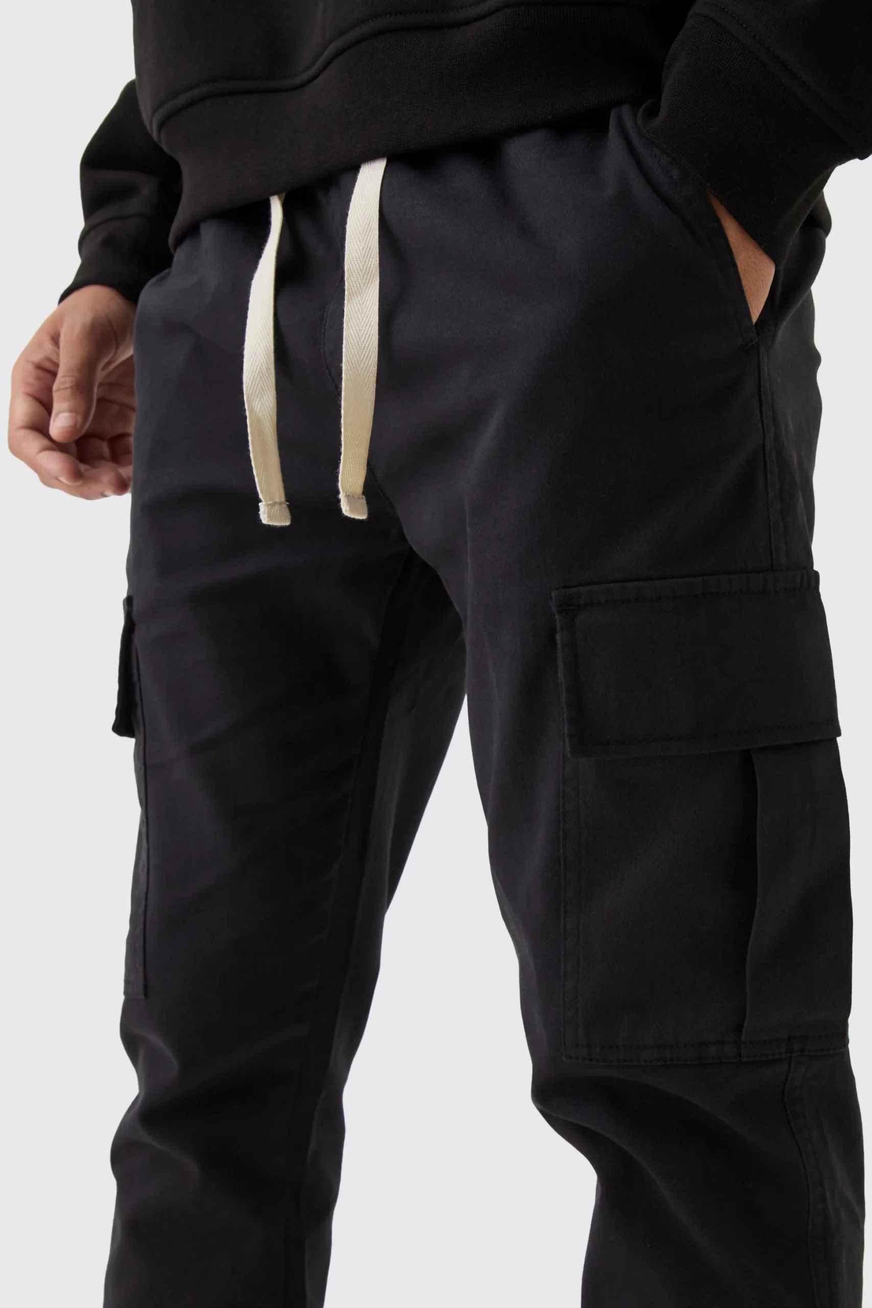 Skinny Fit Elasticated Waist Cuffed Cargo Trousers | BoohooMAN UK
