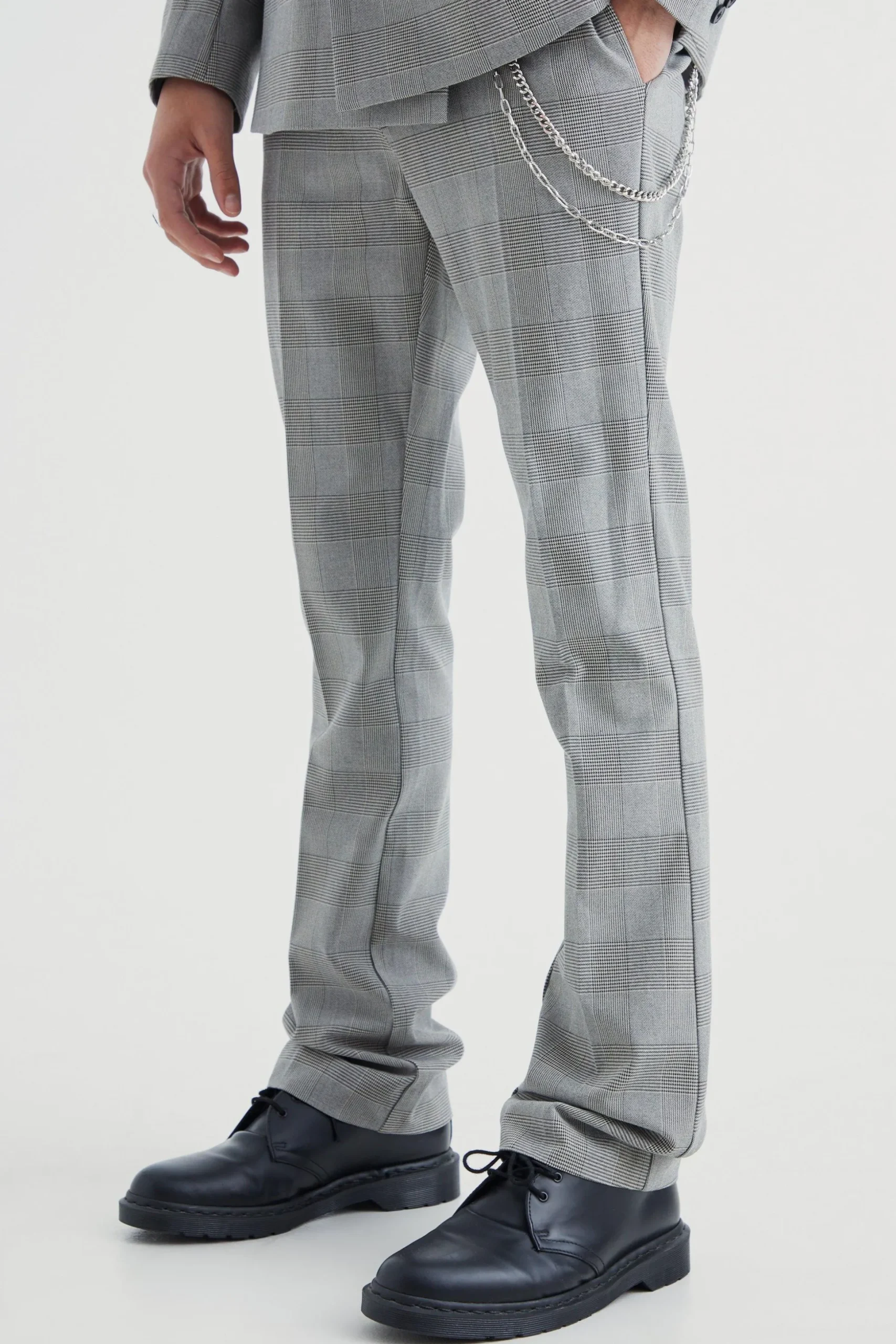 Skinny Flare Pow Check Trouser With Chain | BoohooMAN UK
