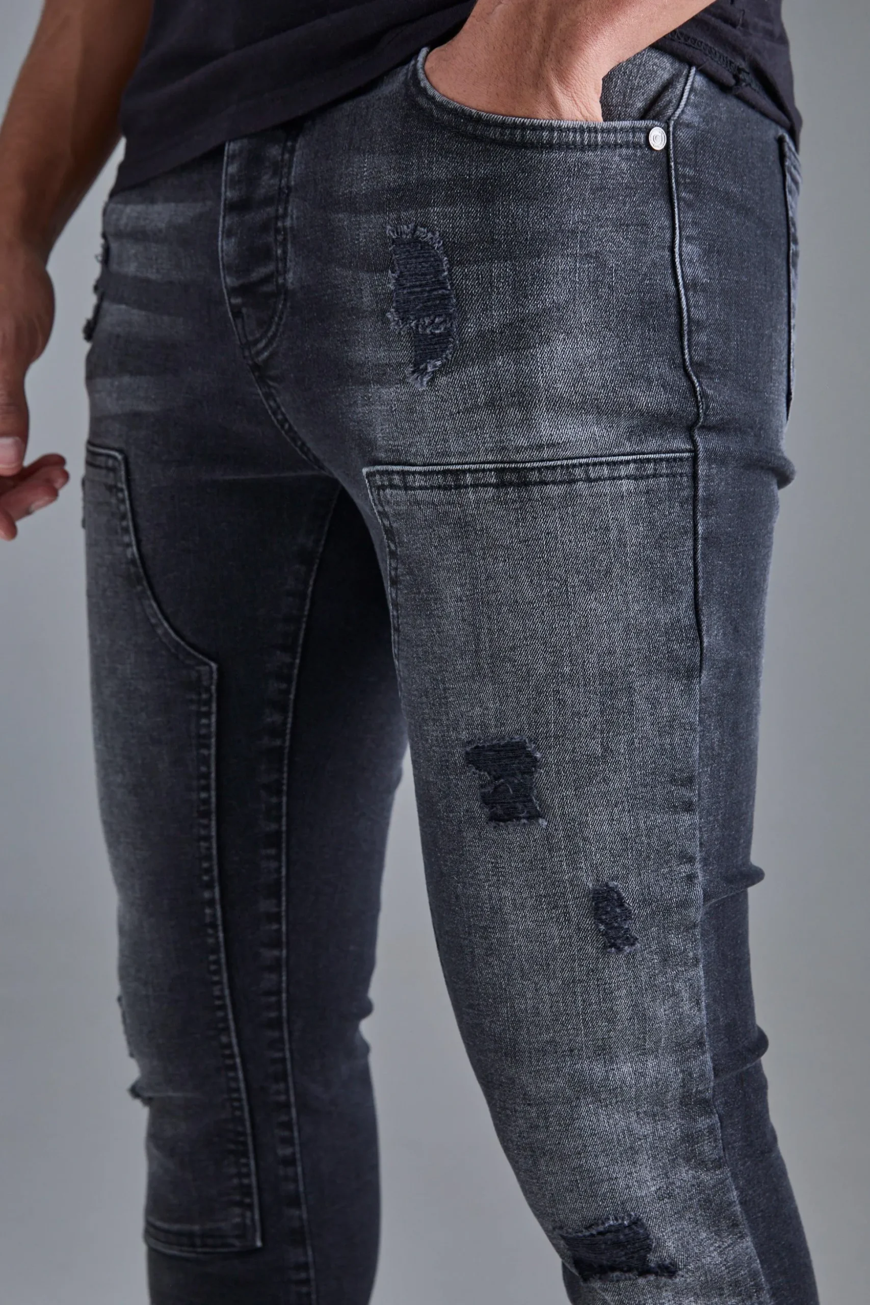 Skinny Stretch Stacked Ripped Carpenter Zip Hem Jeans In Black | BoohooMAN UK