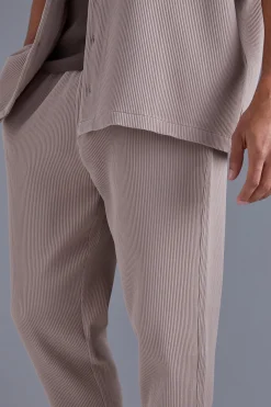 Slim Fit Pleated Trousers | BoohooMAN UK