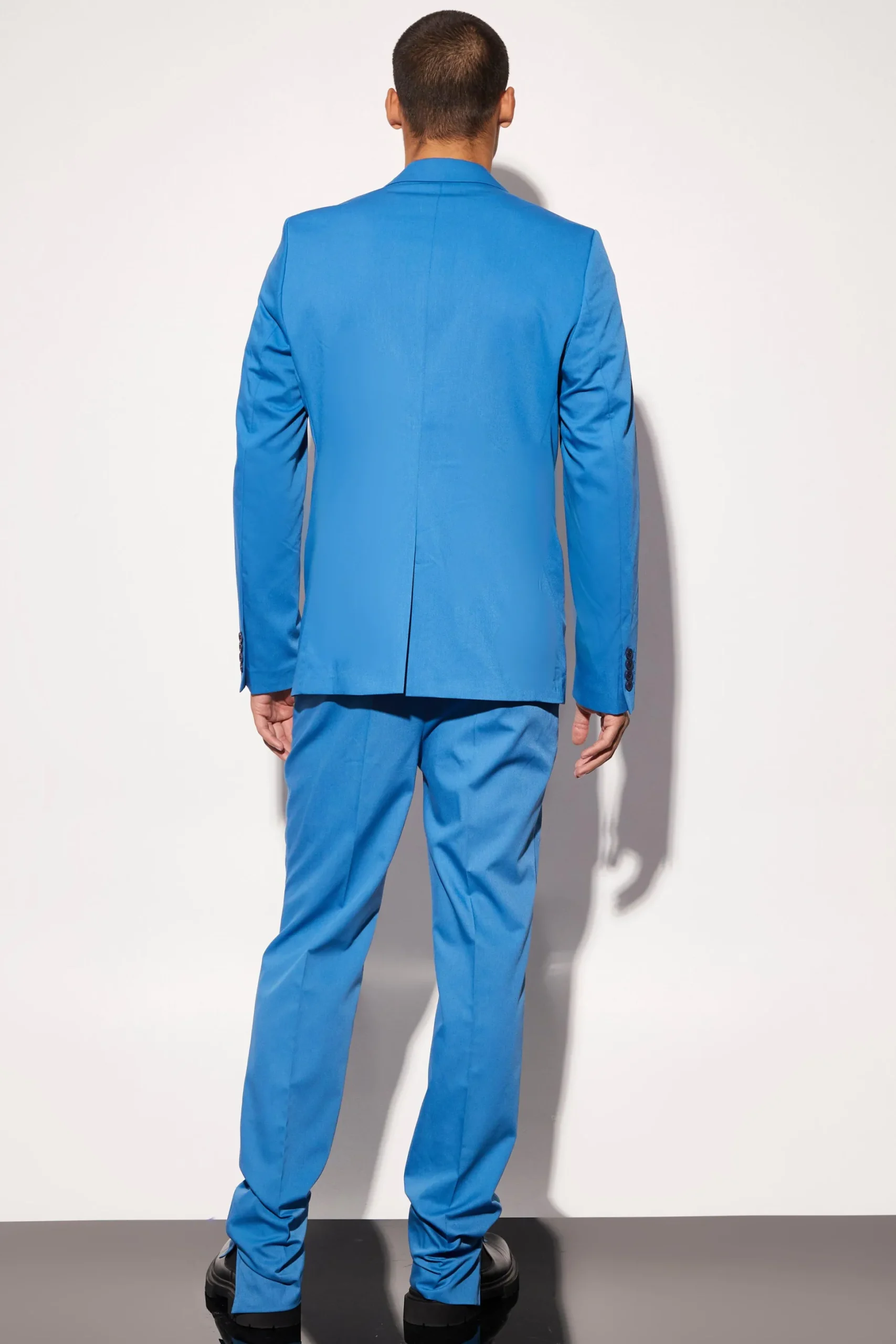 Slim Fit Split Hem Suit With Chain | BoohooMAN UK