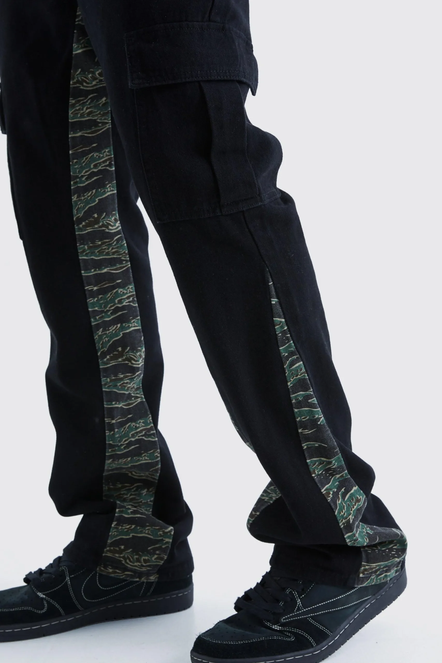 Slim Flare Camo Gusset Cargo Trouser | BoohooMAN UK