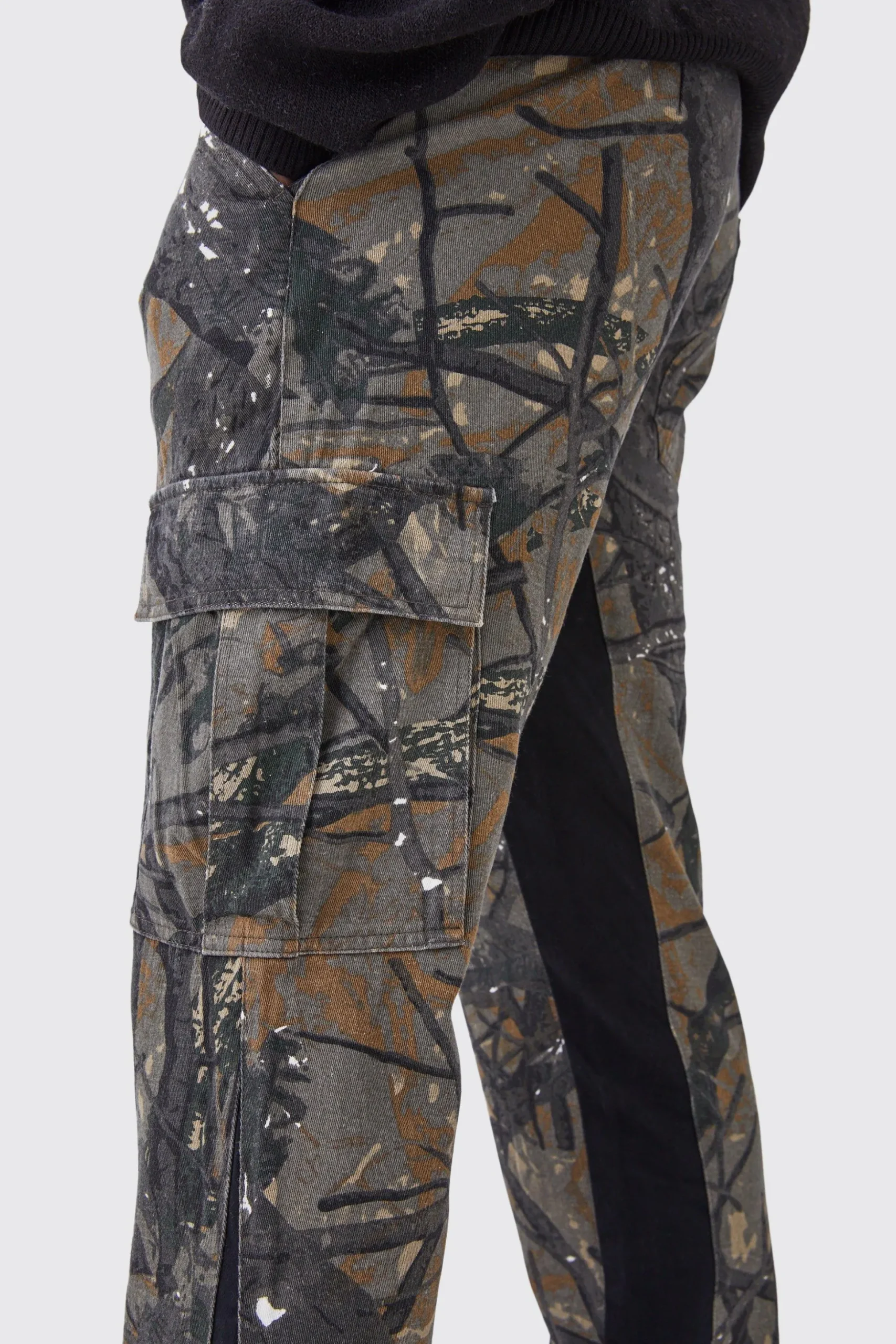 Slim Flare Forrest Camo Gusset Cargo Trouser | BoohooMAN UK