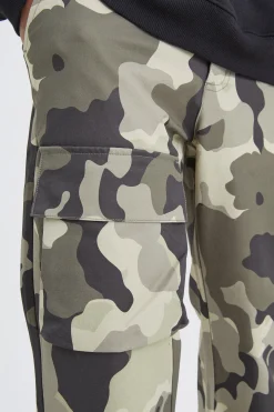 Straight Leg Cargo Thigh Pocket Camo Trouser | BoohooMAN UK