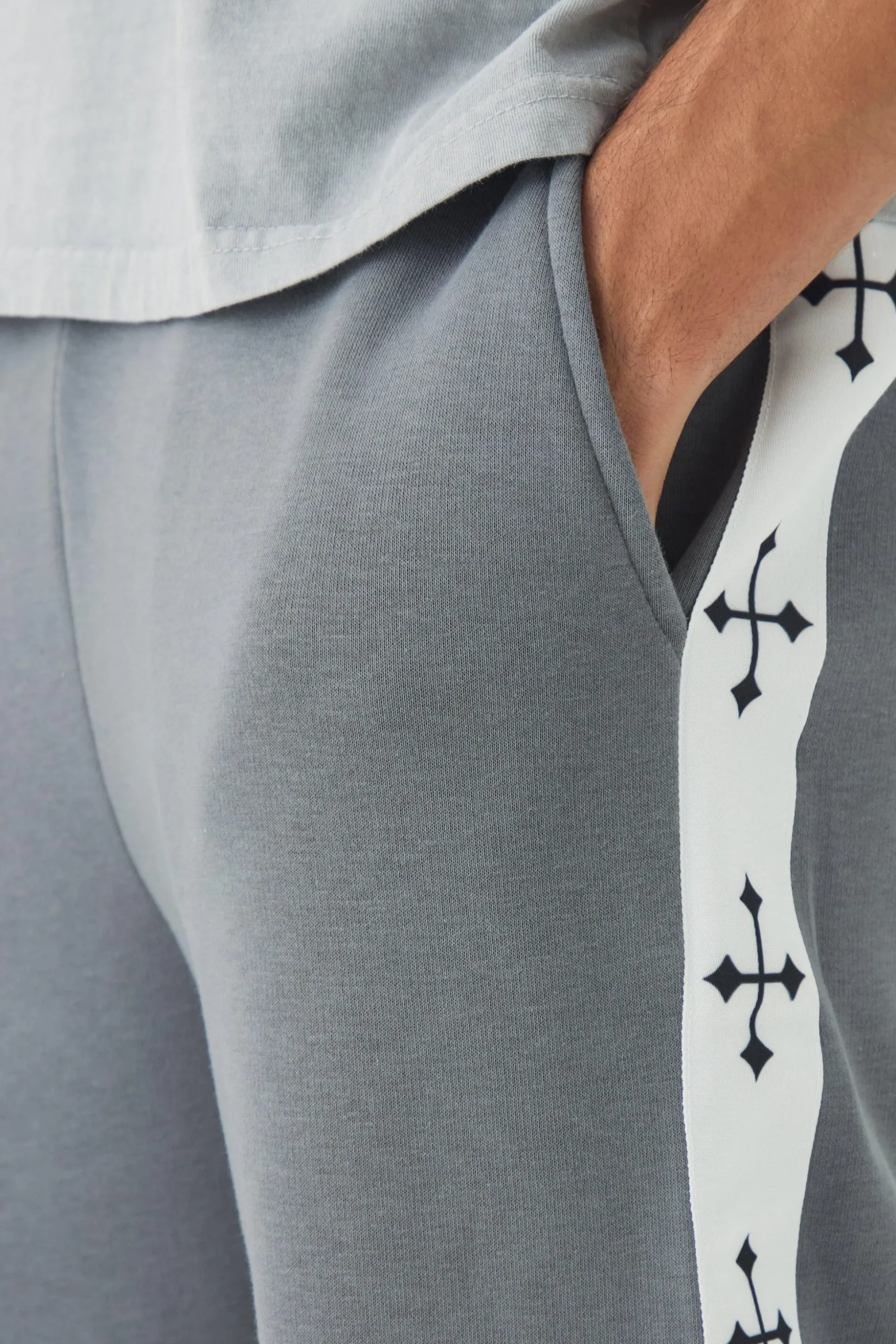 Straight Leg Cross Side Tape Jogger | BoohooMAN UK
