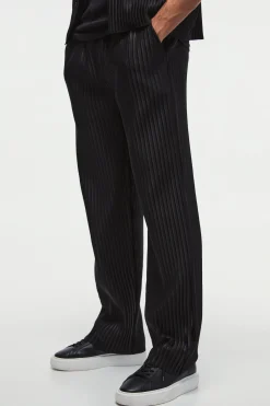 Straight Leg Pleated Elasticated Waist Trouser | BoohooMAN UK