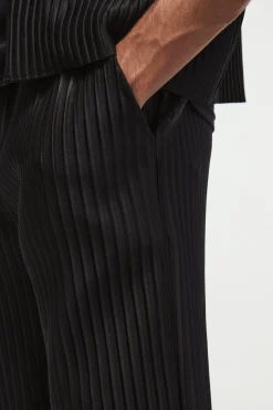Straight Leg Pleated Elasticated Waist Trouser | BoohooMAN UK