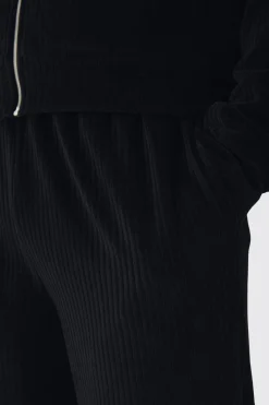 Straight Leg Velour Pleated Jogger | BoohooMAN UK