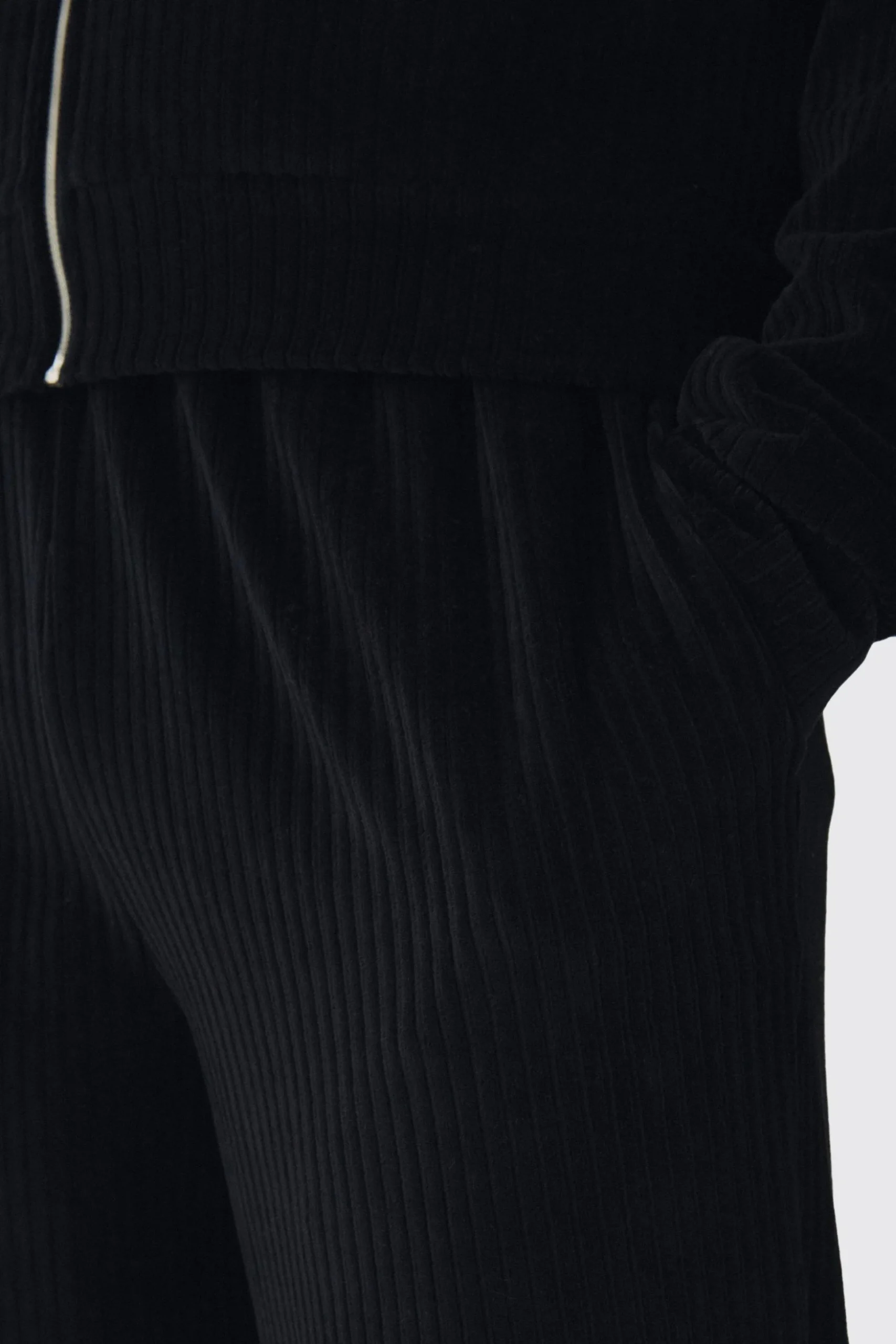 Straight Leg Velour Pleated Jogger | BoohooMAN UK