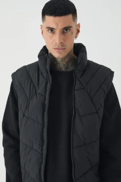 Tall Abstract Quilted Funnel Neck Gilet In Black | BoohooMAN UK