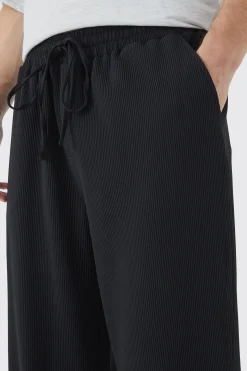 Tall Elastic Waist Relaxed Fit Cropped Pleated Trouser | BoohooMAN UK