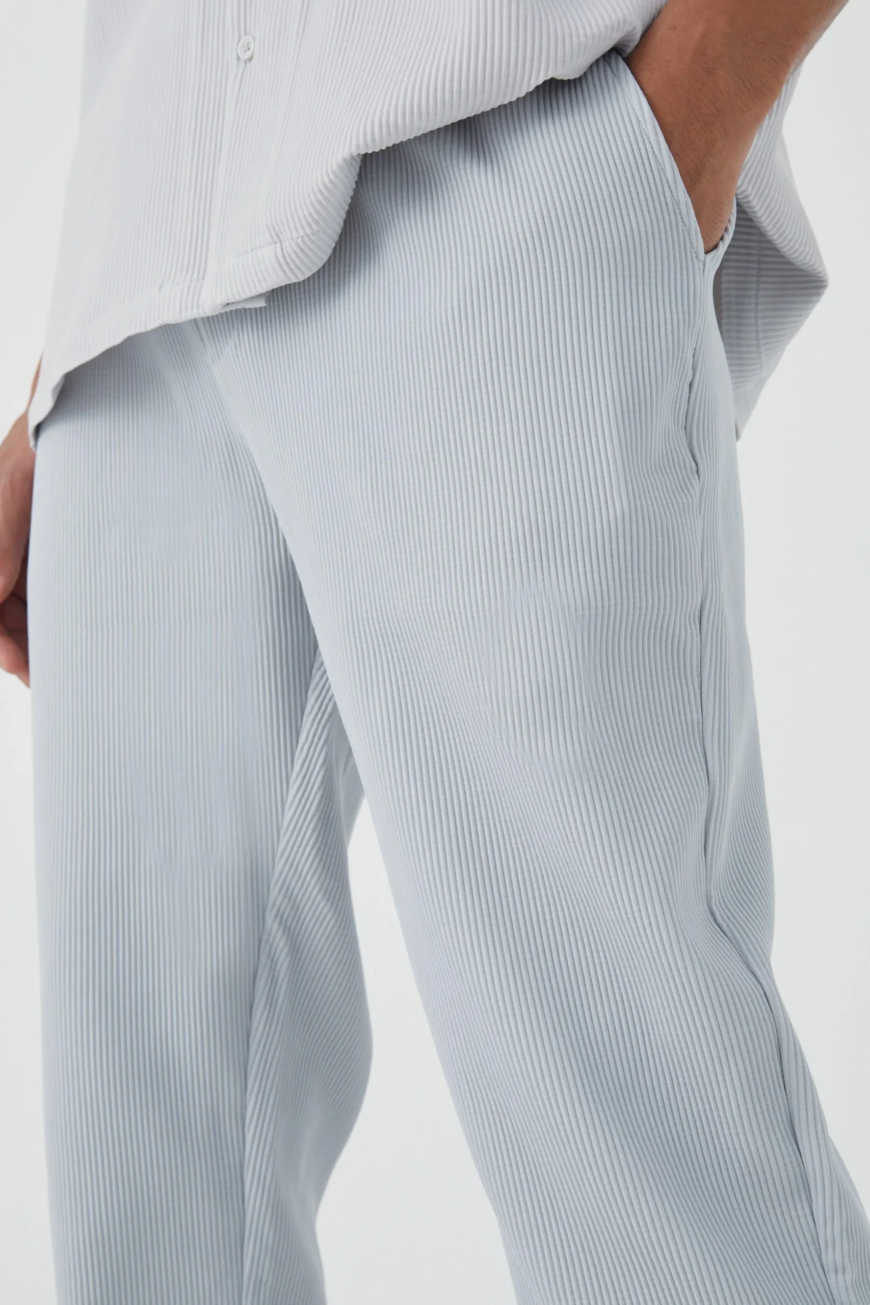 Tall Elastic Waist Tapered Fit Pleated Trouser | BoohooMAN UK