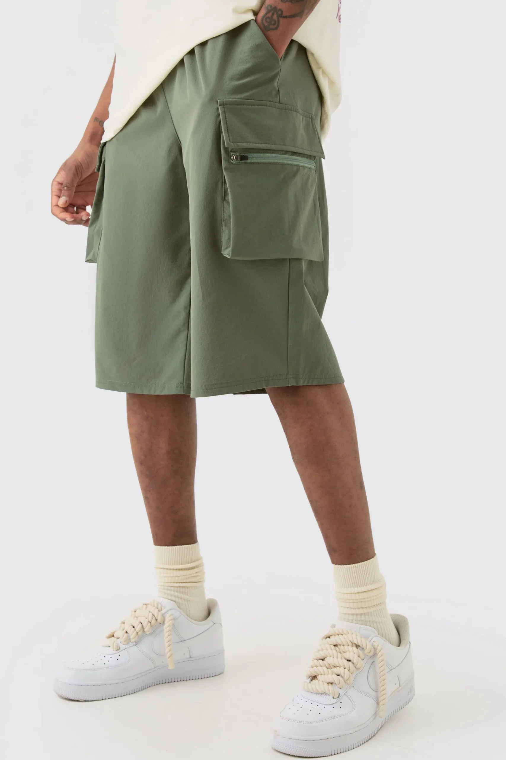 Tall Elasticated Waist Relaxed Lightweight Stretch Cargo Short | BoohooMAN UK