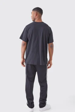 Tall Oversized Barbwire Chest Print T-shirt | BoohooMAN UK