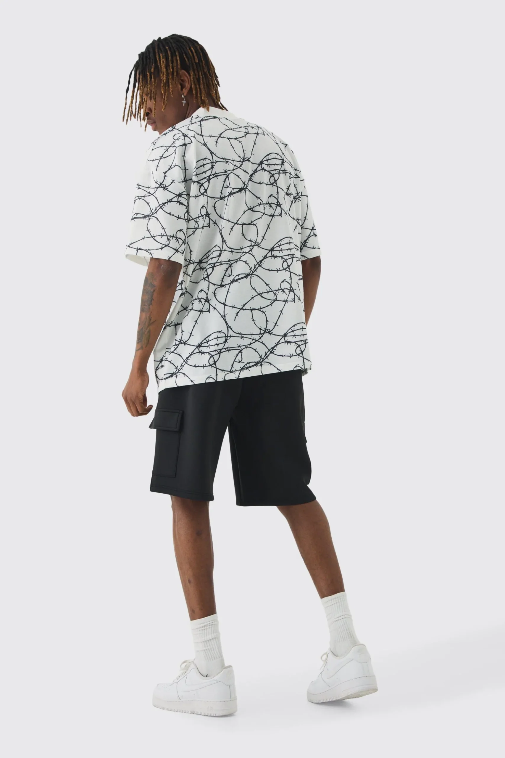 Tall Oversized Extended Neck Barbed Wire Graphic T-shirt | BoohooMAN UK