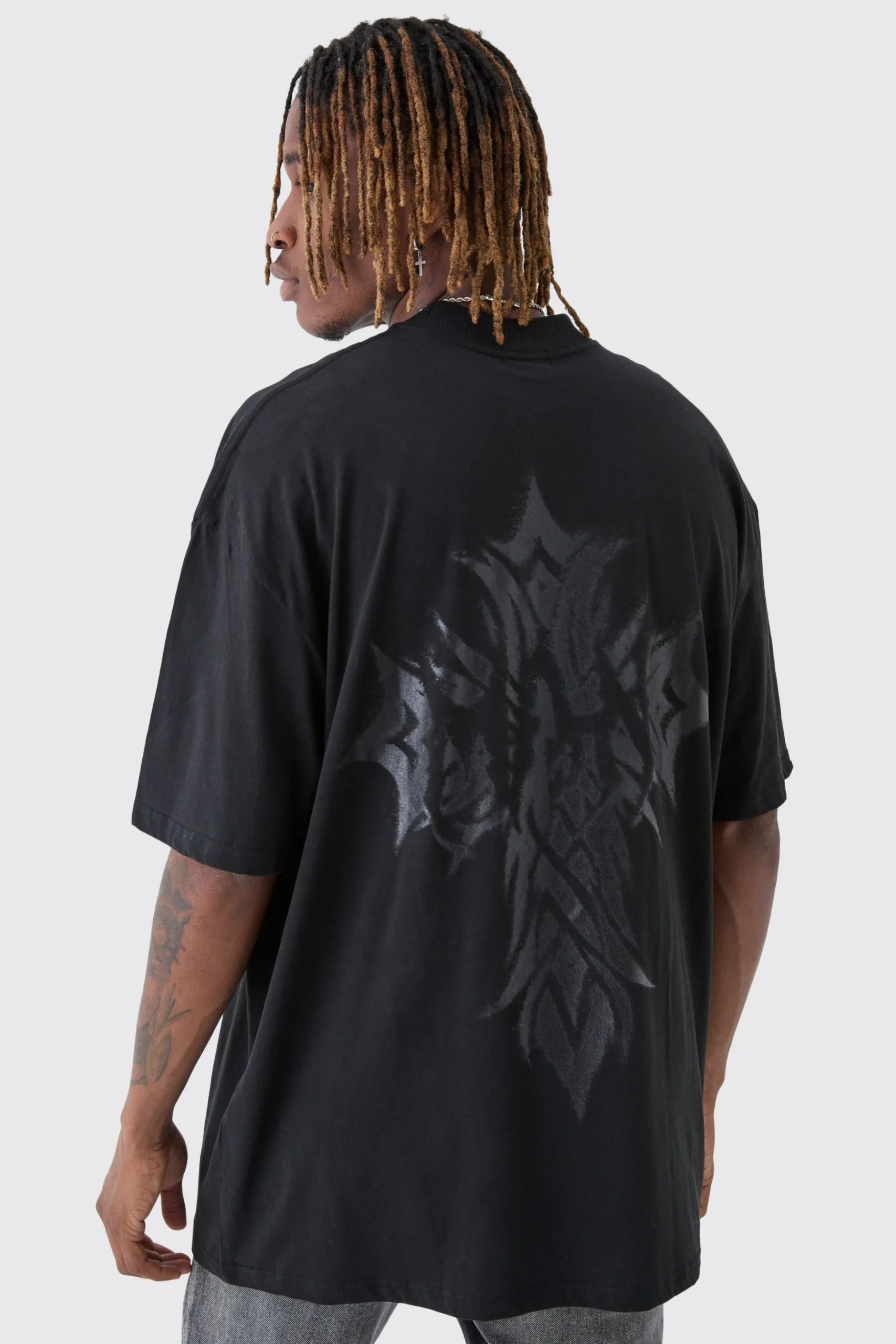 Tall Oversized Extended Neck Worldwide Gothic Cross Print T-Shirt | BoohooMAN UK