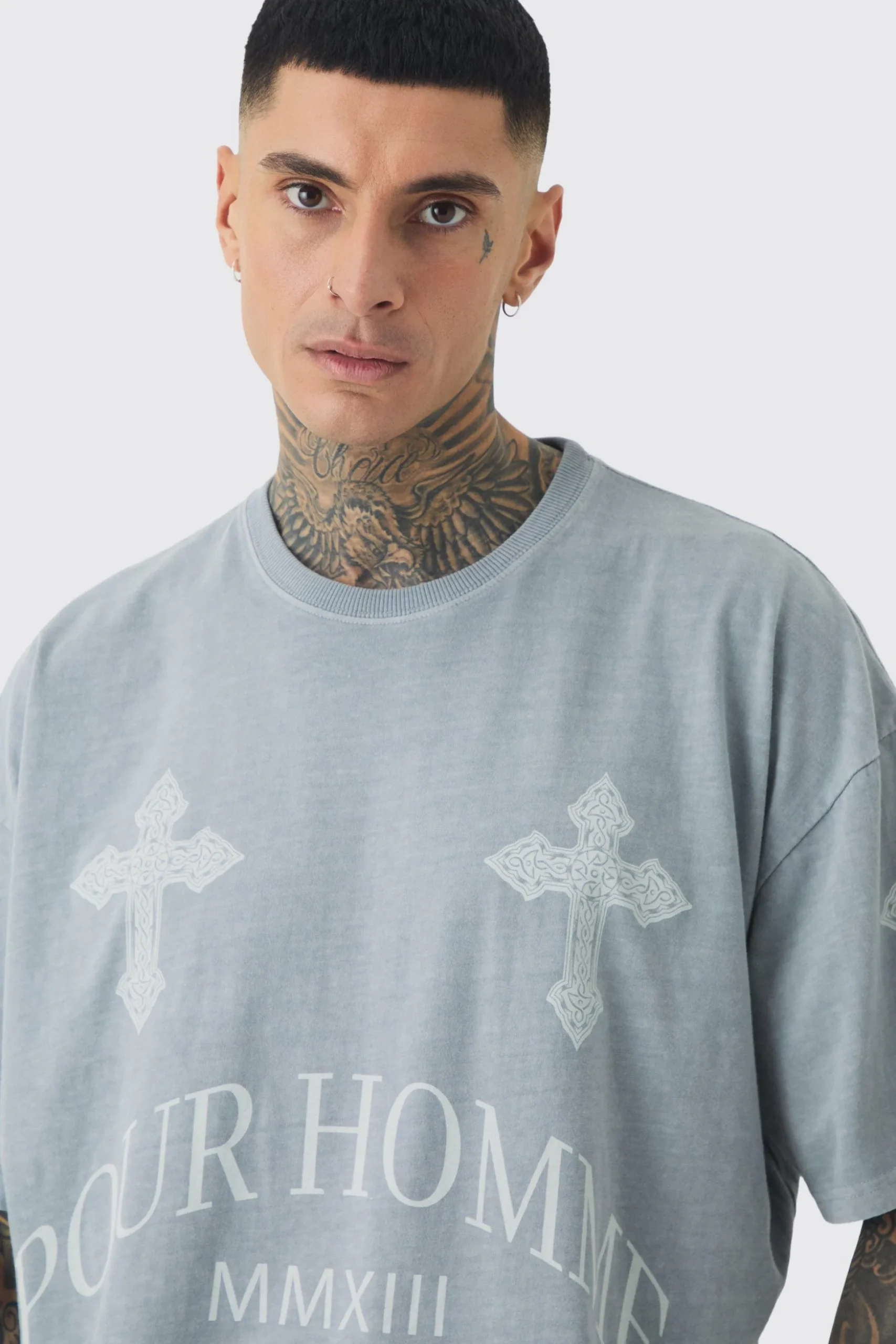 Tall Pour Homme Cross Printed T-shirt In Grey | BoohooMAN UK